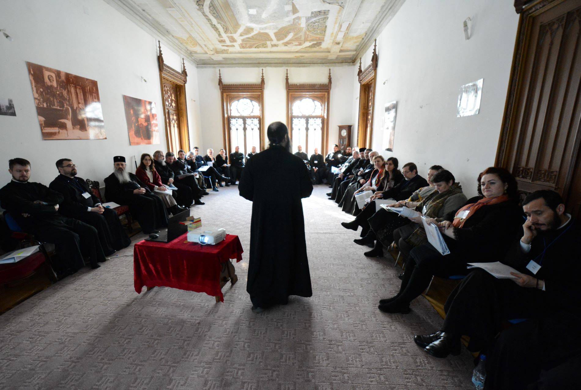 (Video) Mentorii seminariilor teologice din Arhiepiscopia Iașilor s-au întâlnit la Miclăușeni