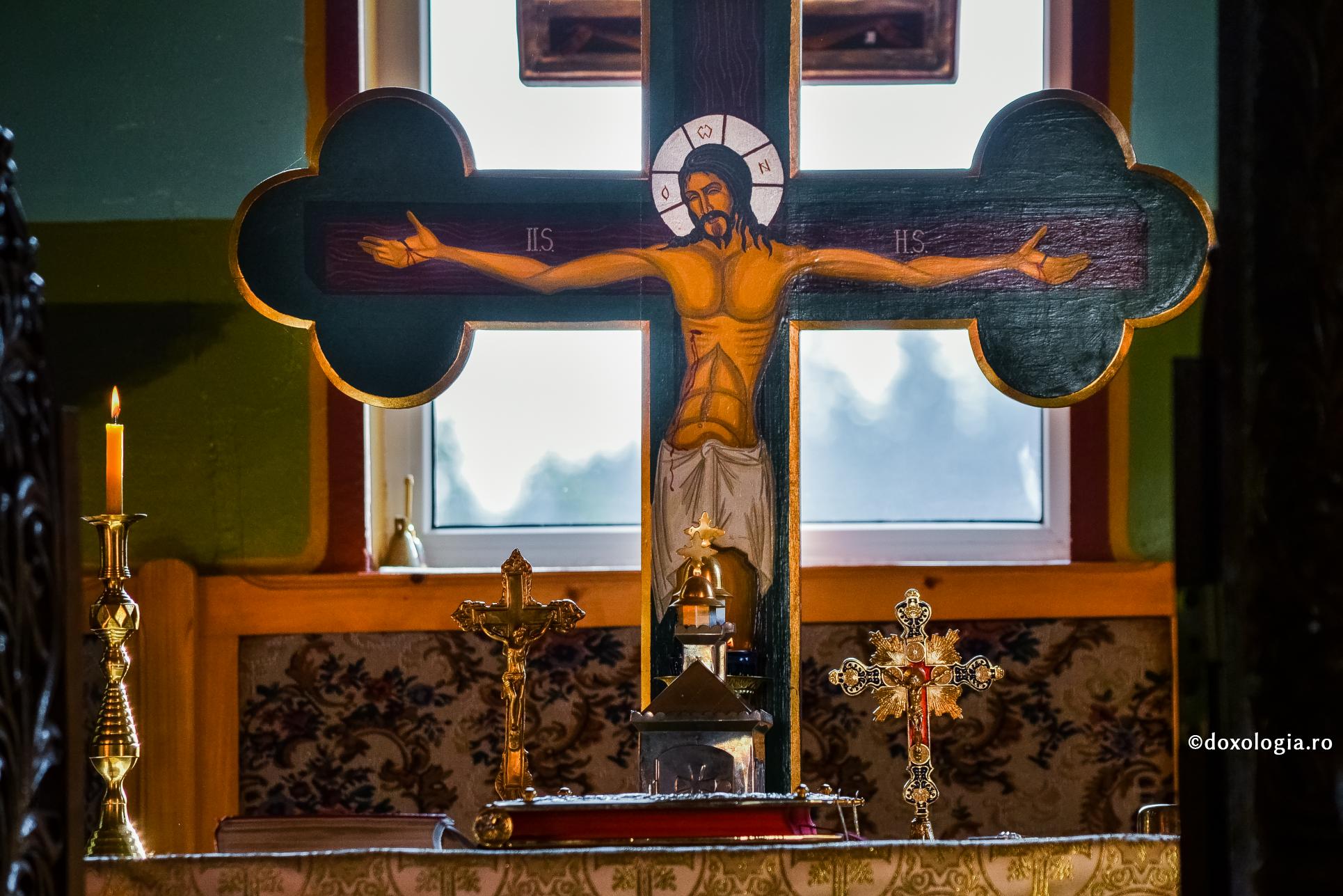 Braţele de pe Cruce – îmbrățișarea celor ce caută iertarea