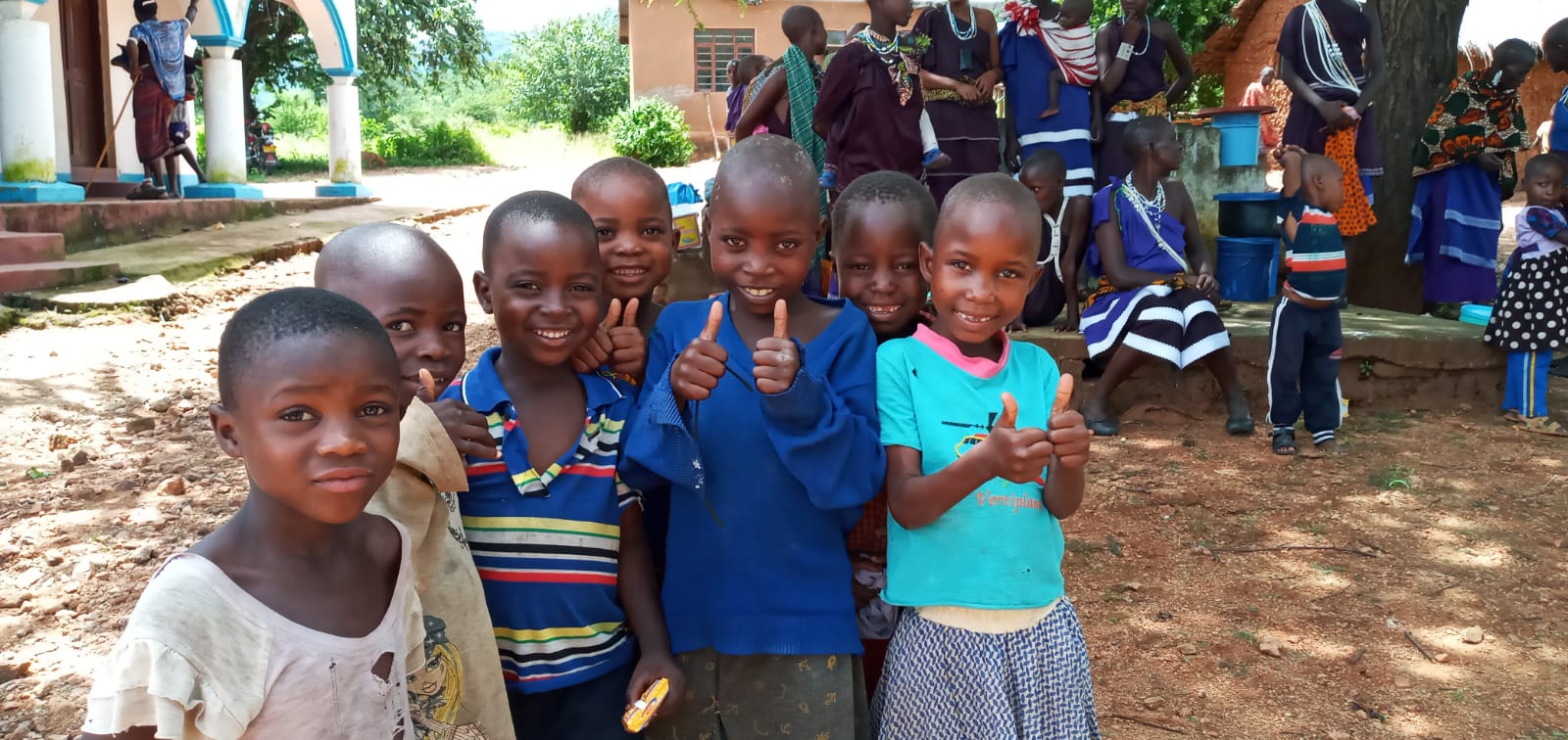 Răspunsuri liturgice la Parohia Ipwasi în trei limbi: swahili, greacă și română