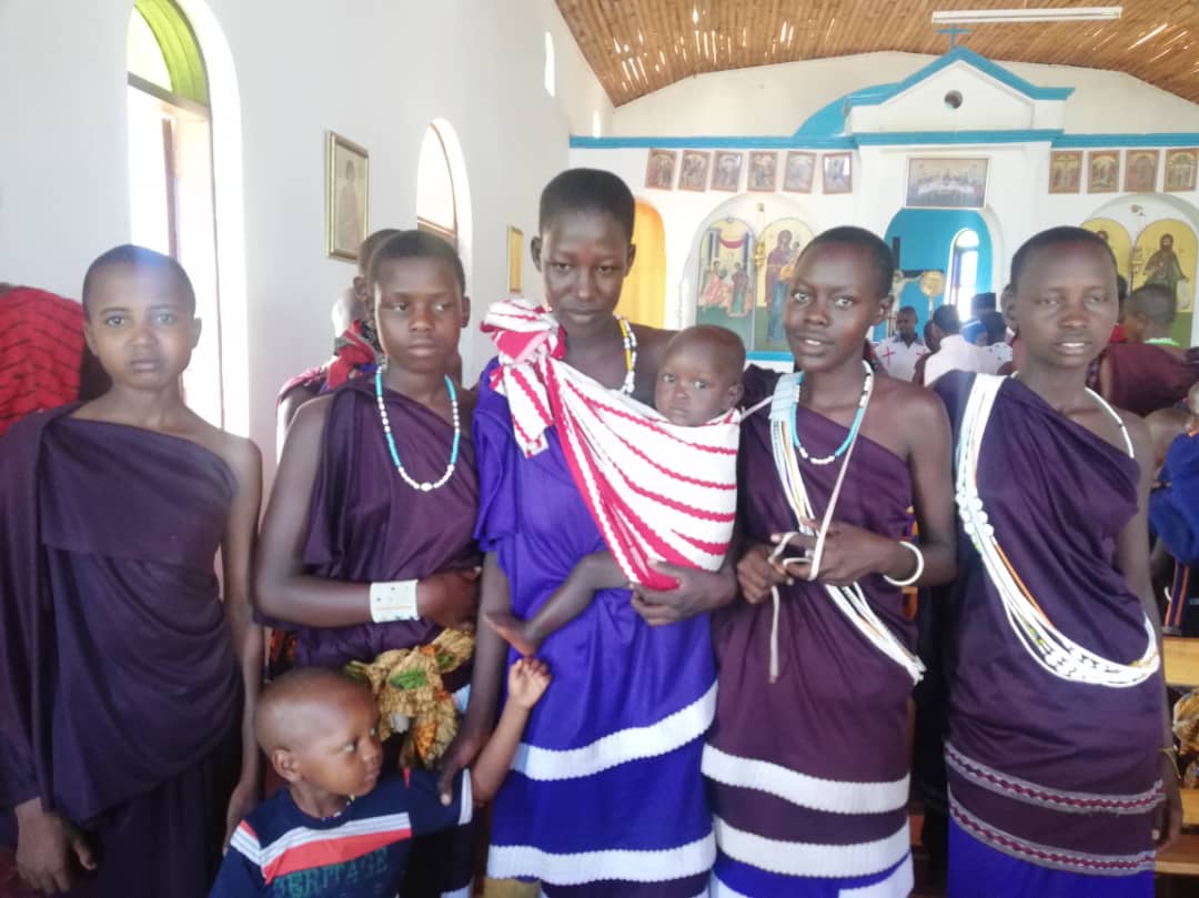 Răspunsuri liturgice la Parohia Ipwasi în trei limbi: swahili, greacă și română