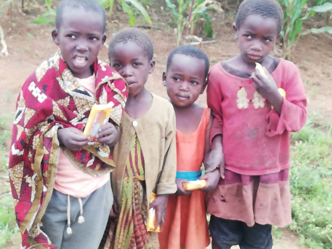 Răspunsuri liturgice la Parohia Ipwasi în trei limbi: swahili, greacă și română