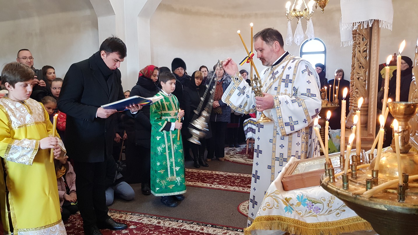 IPS Arhiepiscop Pimen, la Mitocu Dragomirnei: „Cuvintele de învățătură ale mamei și ale tatălui se înrădăcinează în sufletele copiilor”