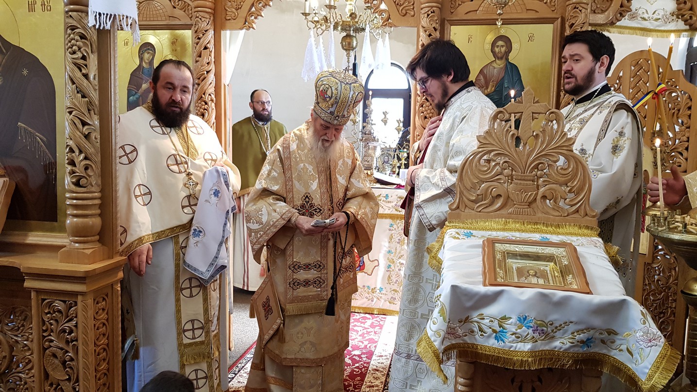IPS Arhiepiscop Pimen, la Mitocu Dragomirnei: „Cuvintele de învățătură ale mamei și ale tatălui se înrădăcinează în sufletele copiilor”