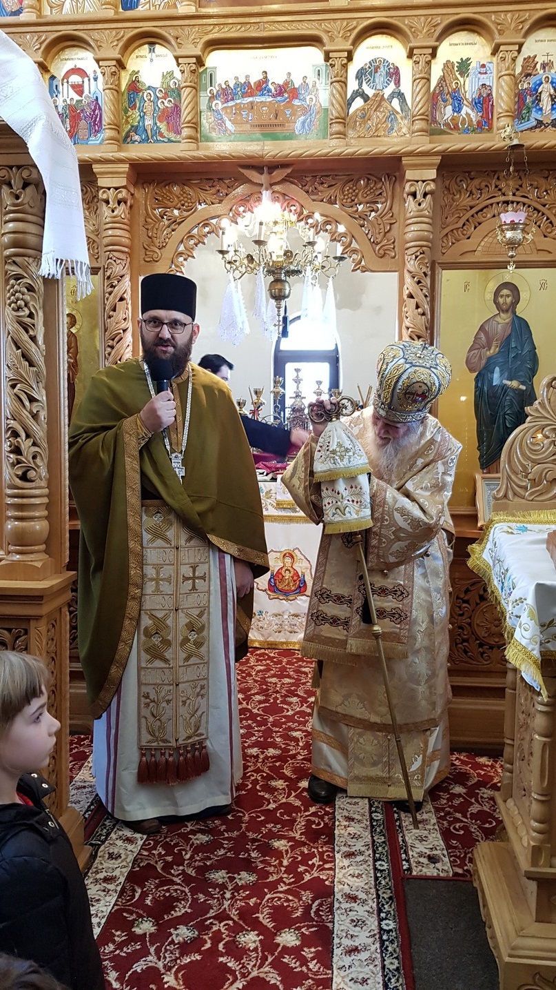 IPS Arhiepiscop Pimen, la Mitocu Dragomirnei: „Cuvintele de învățătură ale mamei și ale tatălui se înrădăcinează în sufletele copiilor”