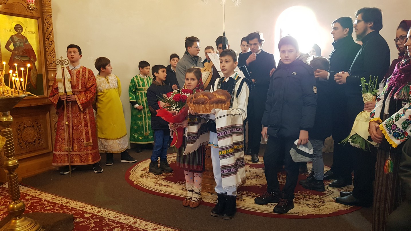 IPS Arhiepiscop Pimen, la Mitocu Dragomirnei: „Cuvintele de învățătură ale mamei și ale tatălui se înrădăcinează în sufletele copiilor”