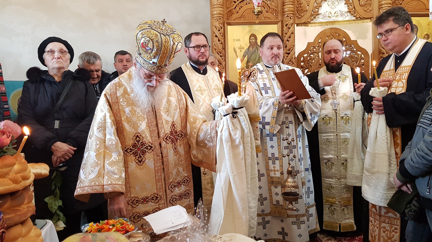 IPS Arhiepiscop Pimen, la Mitocu Dragomirnei: „Cuvintele de învățătură ale mamei și ale tatălui se înrădăcinează în sufletele copiilor”