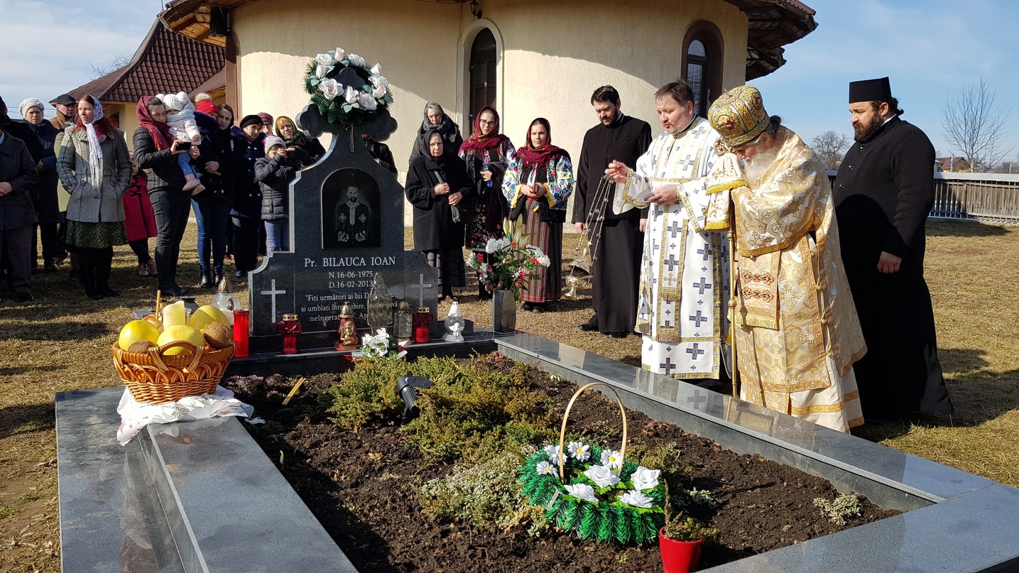 IPS Arhiepiscop Pimen, la Mitocu Dragomirnei: „Cuvintele de învățătură ale mamei și ale tatălui se înrădăcinează în sufletele copiilor”