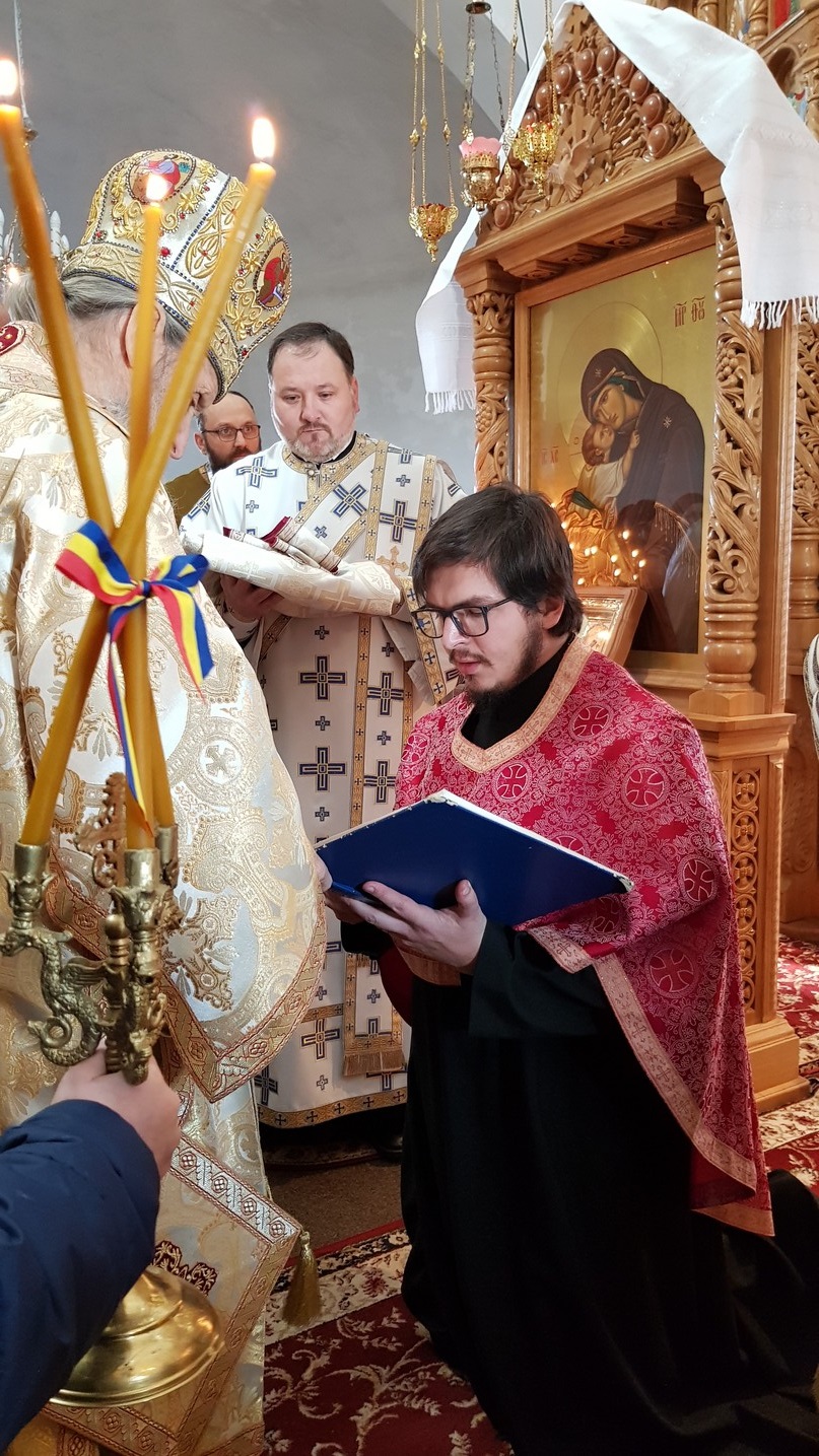 IPS Arhiepiscop Pimen, la Mitocu Dragomirnei: „Cuvintele de învățătură ale mamei și ale tatălui se înrădăcinează în sufletele copiilor”