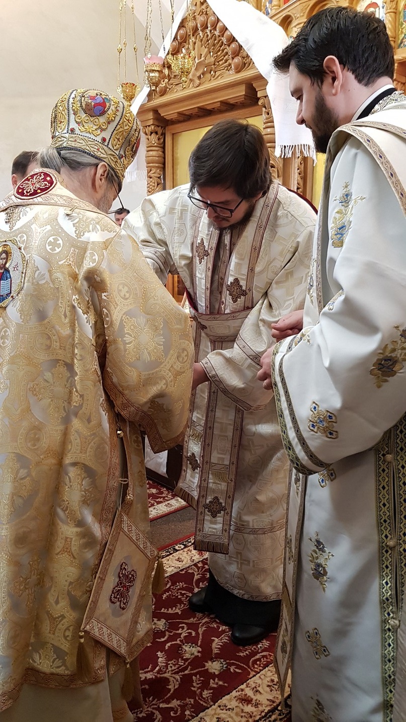 IPS Arhiepiscop Pimen, la Mitocu Dragomirnei: „Cuvintele de învățătură ale mamei și ale tatălui se înrădăcinează în sufletele copiilor”