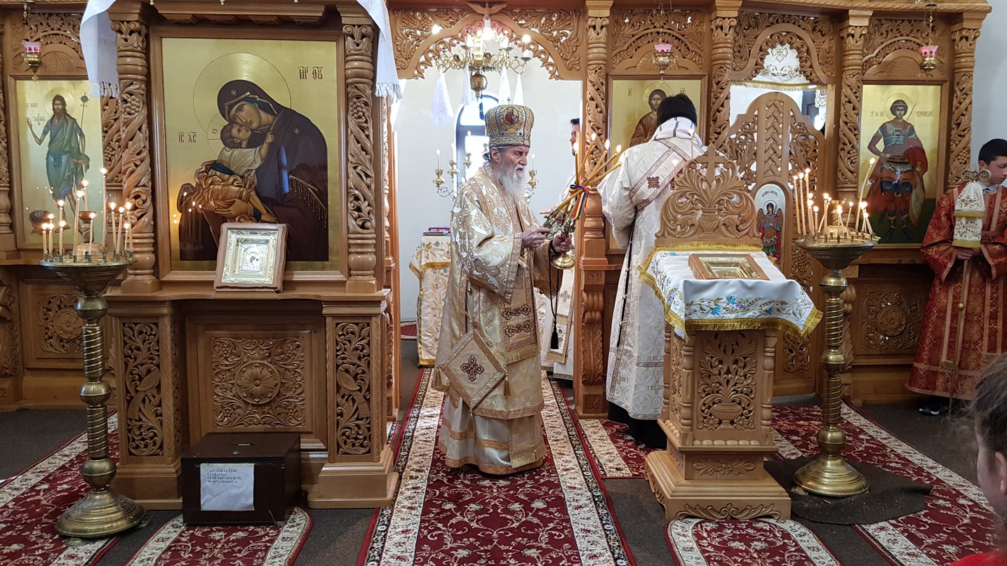 IPS Arhiepiscop Pimen, la Mitocu Dragomirnei: „Cuvintele de învățătură ale mamei și ale tatălui se înrădăcinează în sufletele copiilor”