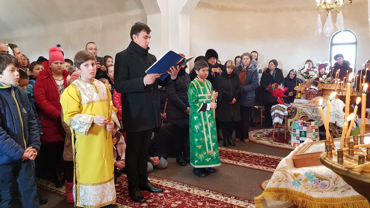 IPS Arhiepiscop Pimen, la Mitocu Dragomirnei: „Cuvintele de învățătură ale mamei și ale tatălui se înrădăcinează în sufletele copiilor”