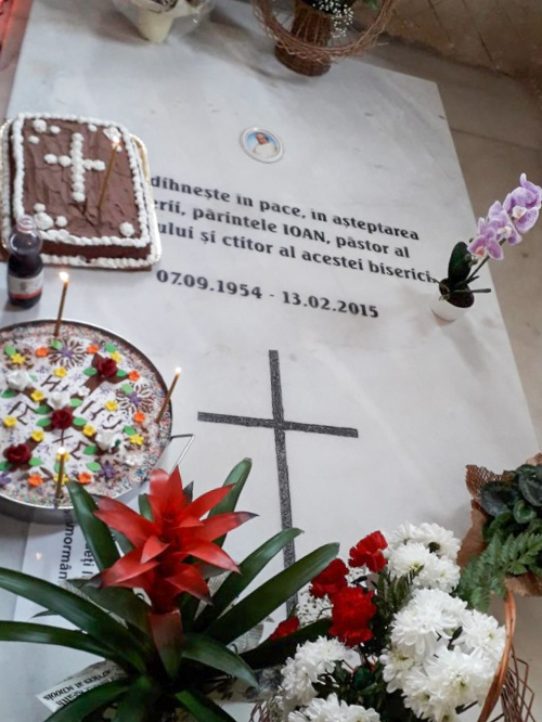 Parastas pentru părintele Ioan Apetroaiei