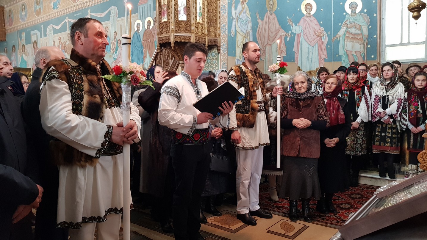 Liturghie arhierească la „Biserica dorneană de sub Runc”