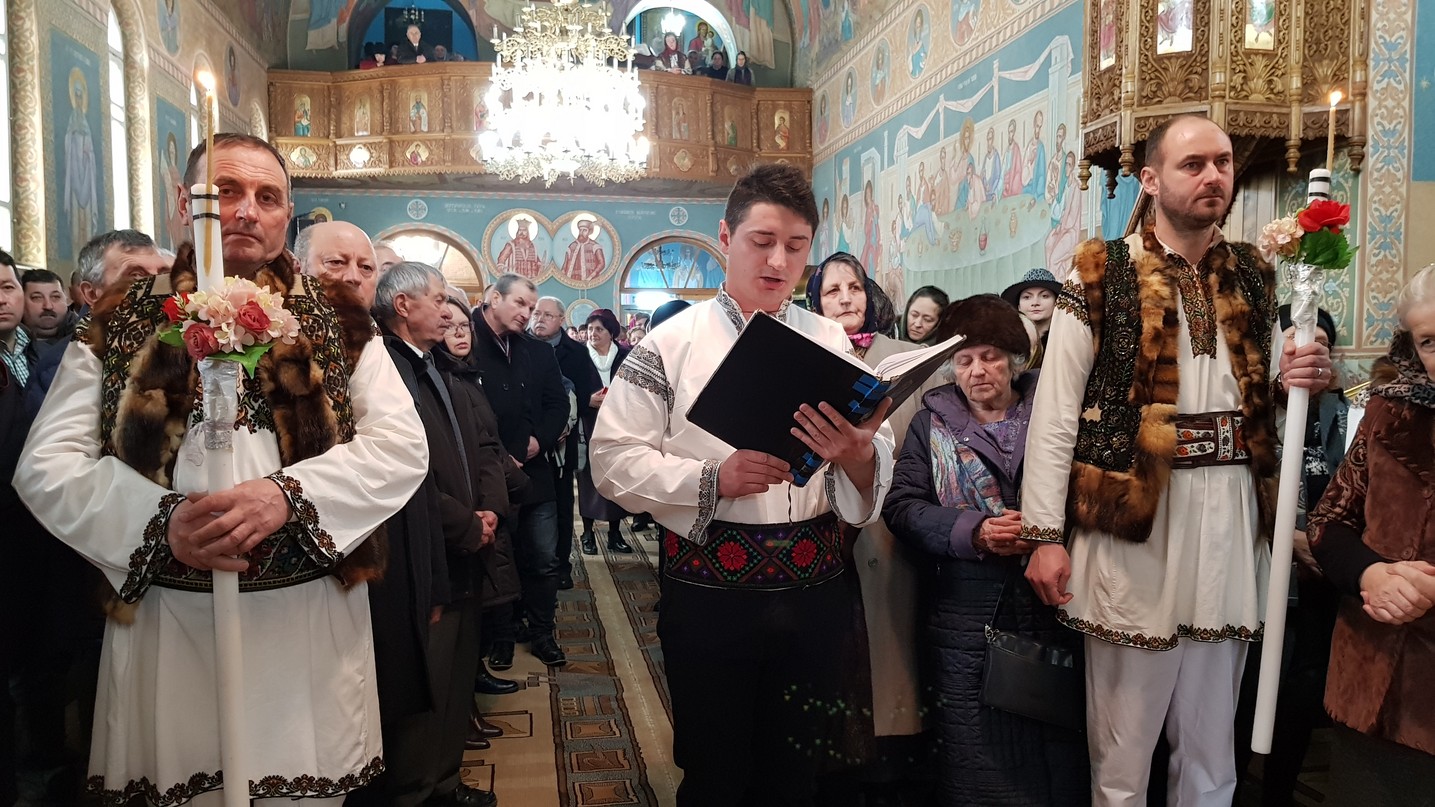 Liturghie arhierească la „Biserica dorneană de sub Runc”