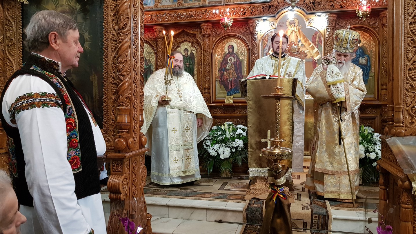 Liturghie arhierească la „Biserica dorneană de sub Runc”