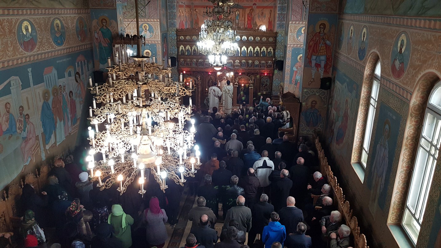 Liturghie arhierească la „Biserica dorneană de sub Runc”