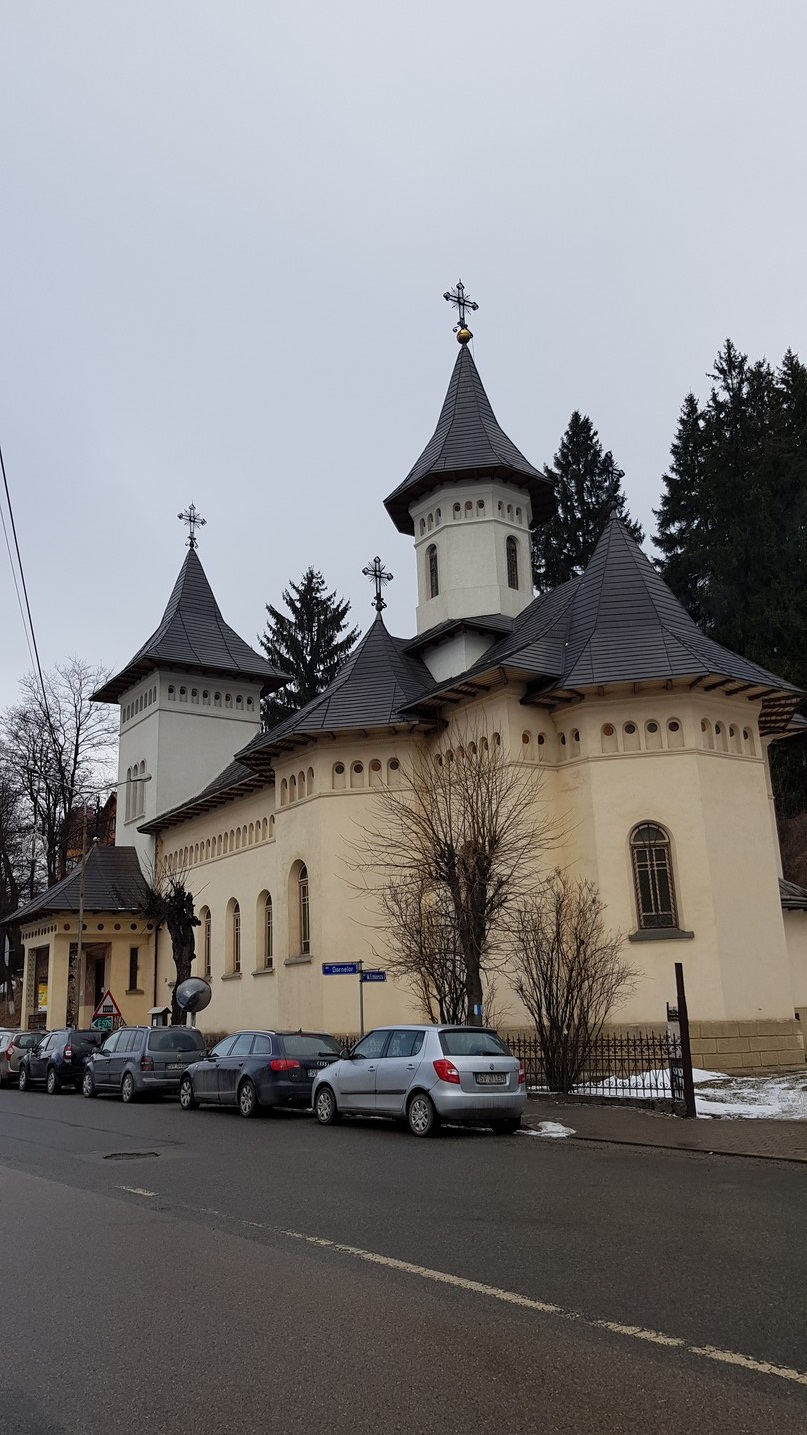 Liturghie arhierească la „Biserica dorneană de sub Runc”