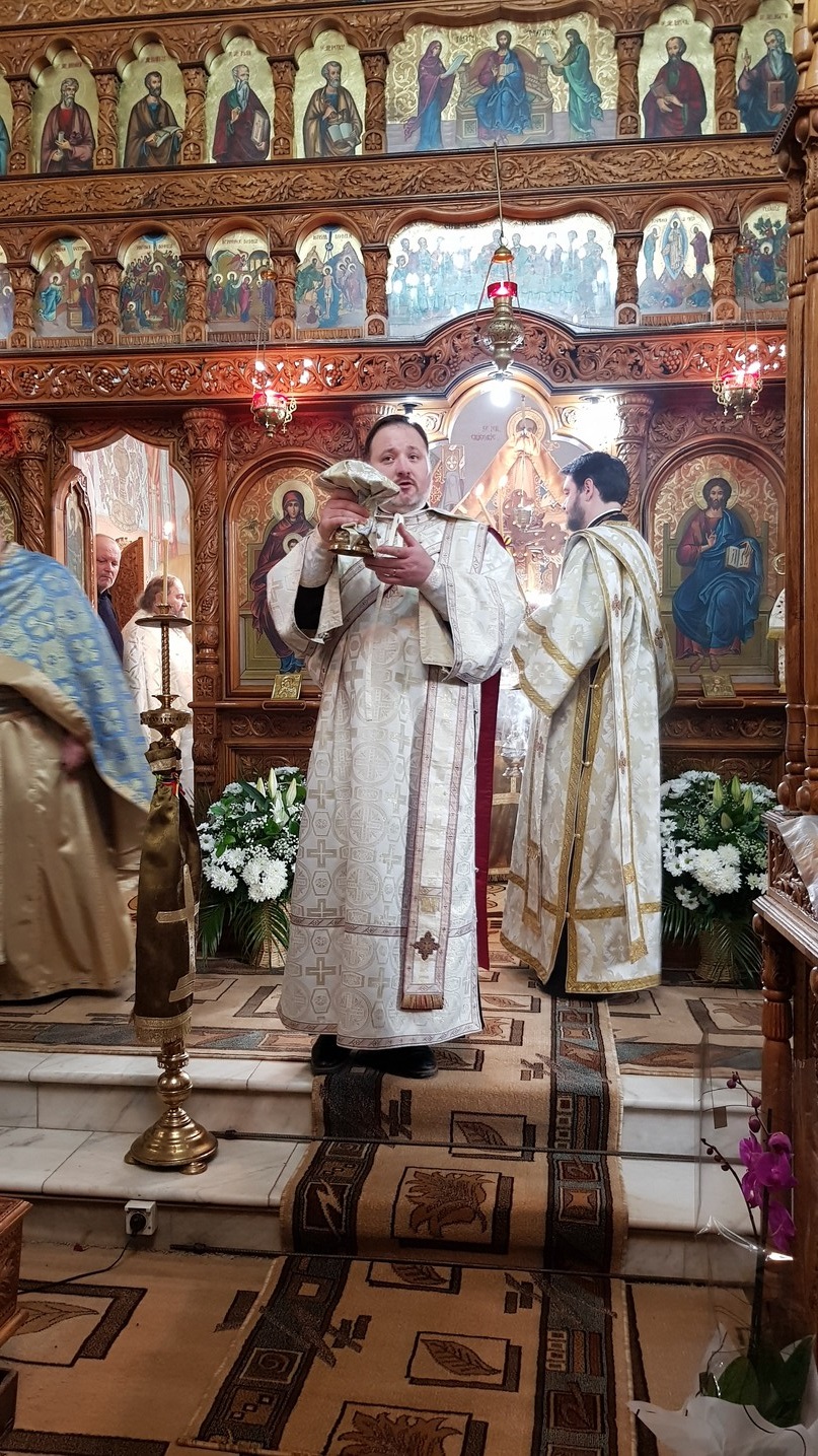 Liturghie arhierească la „Biserica dorneană de sub Runc”