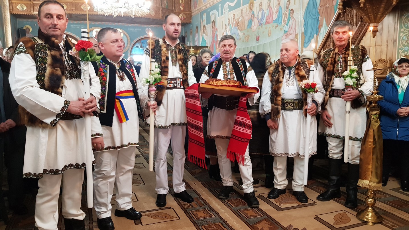 Liturghie arhierească la „Biserica dorneană de sub Runc”