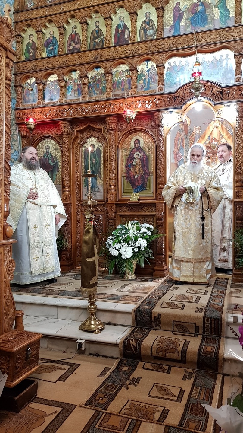 Liturghie arhierească la „Biserica dorneană de sub Runc”