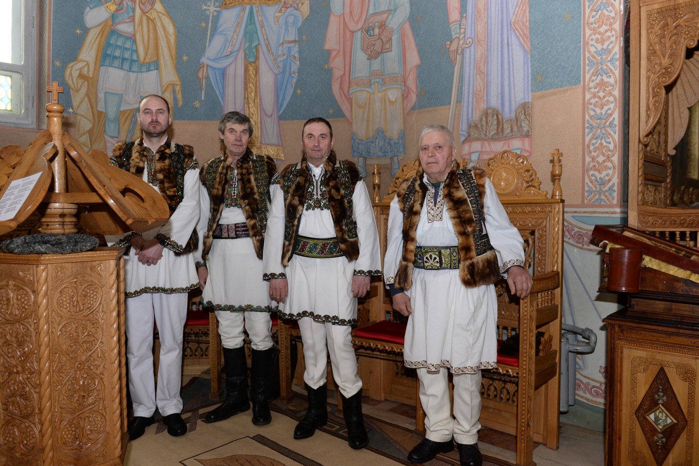 Liturghie arhierească la „Biserica dorneană de sub Runc”