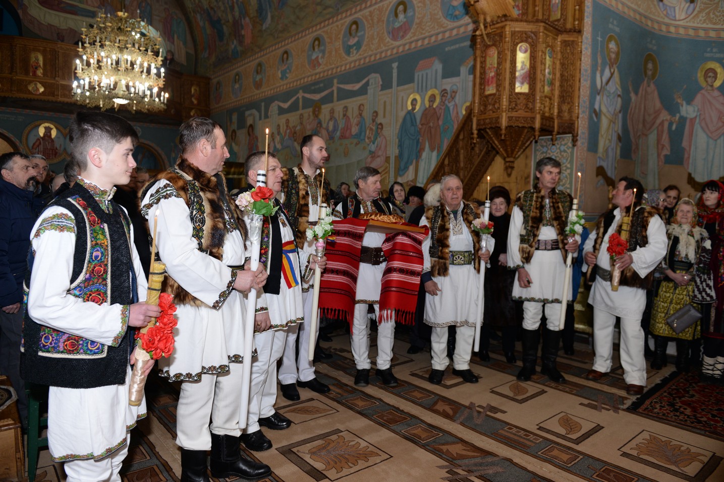 Liturghie arhierească la „Biserica dorneană de sub Runc”