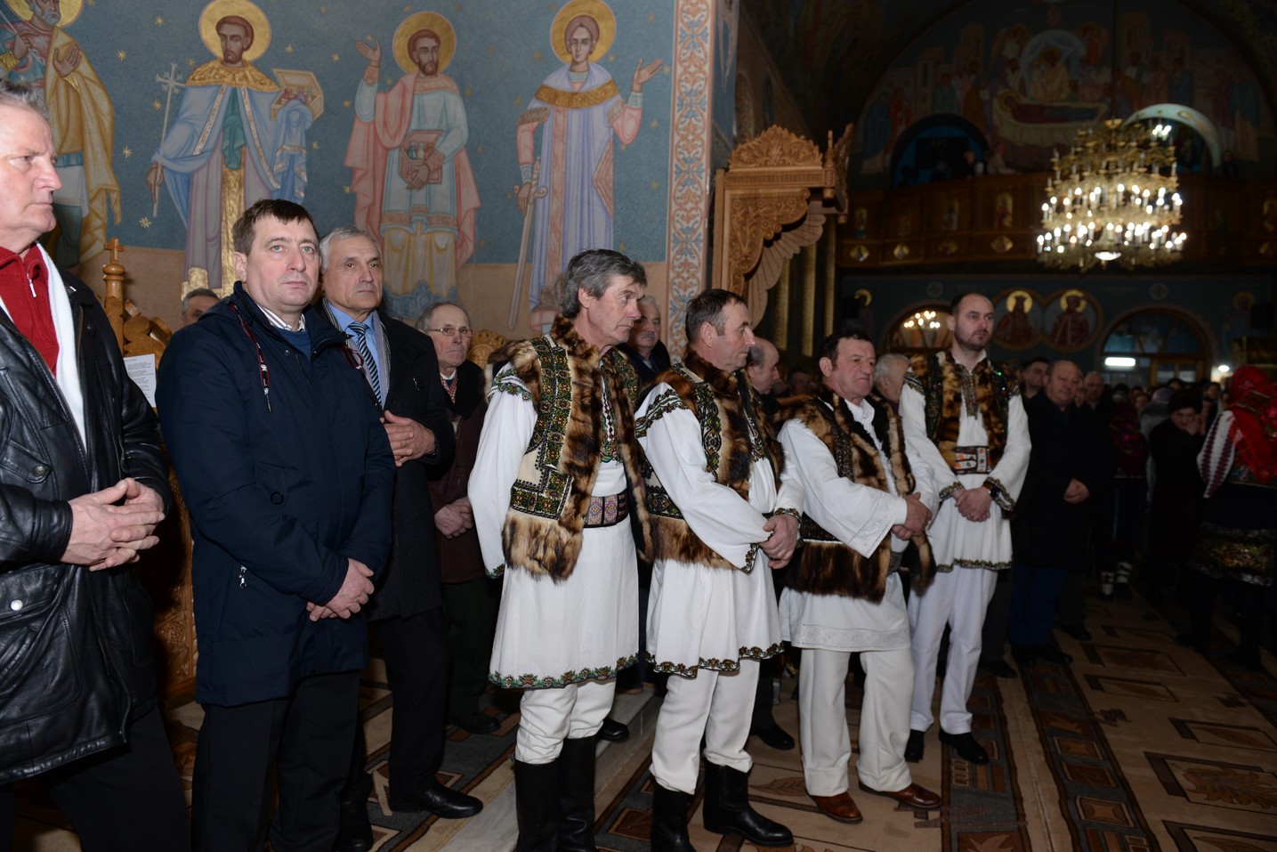 Liturghie arhierească la „Biserica dorneană de sub Runc”