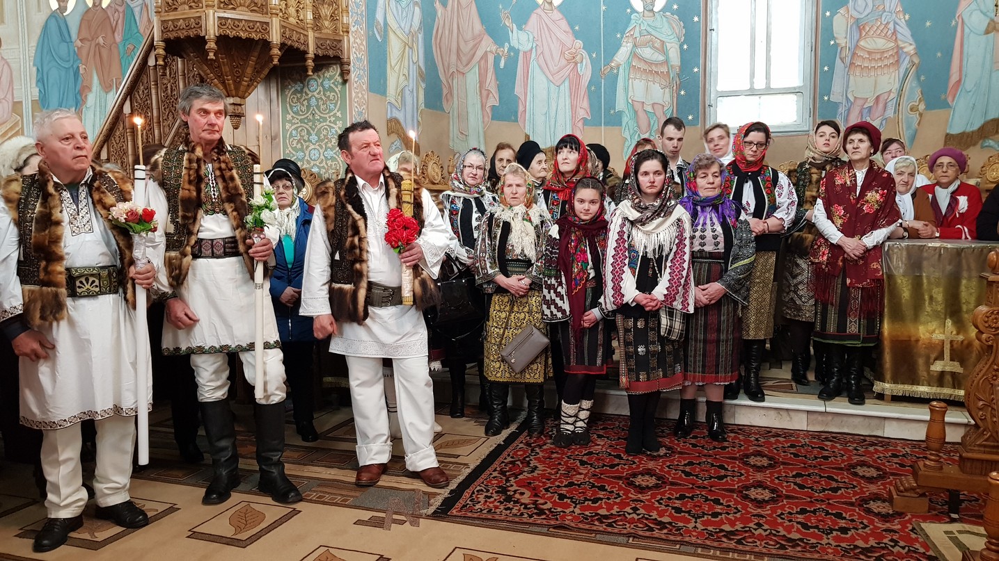 Liturghie arhierească la „Biserica dorneană de sub Runc”