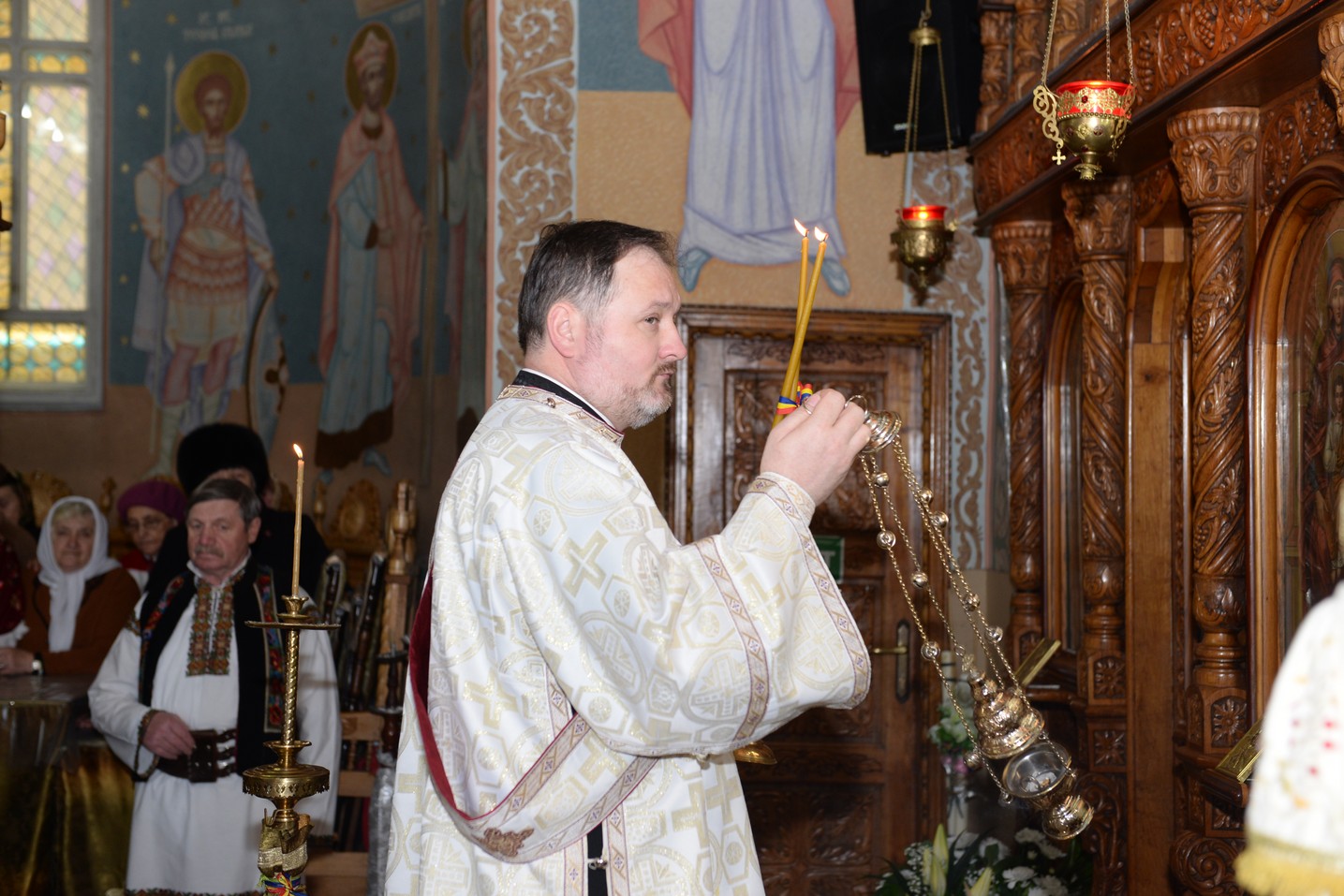 Liturghie arhierească la „Biserica dorneană de sub Runc”