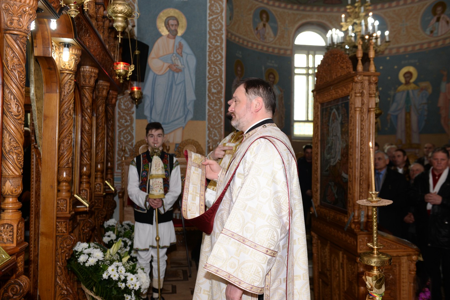 Liturghie arhierească la „Biserica dorneană de sub Runc”