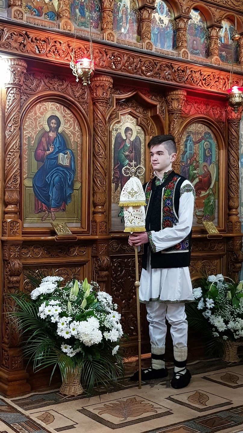 Liturghie arhierească la „Biserica dorneană de sub Runc”