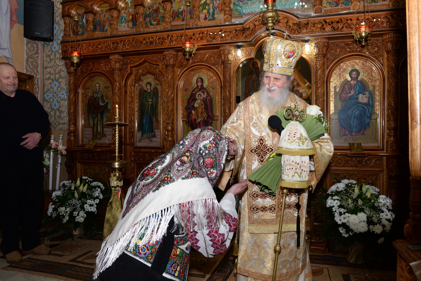 Liturghie arhierească la „Biserica dorneană de sub Runc”