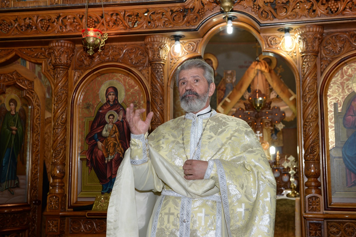 Liturghie arhierească la „Biserica dorneană de sub Runc”