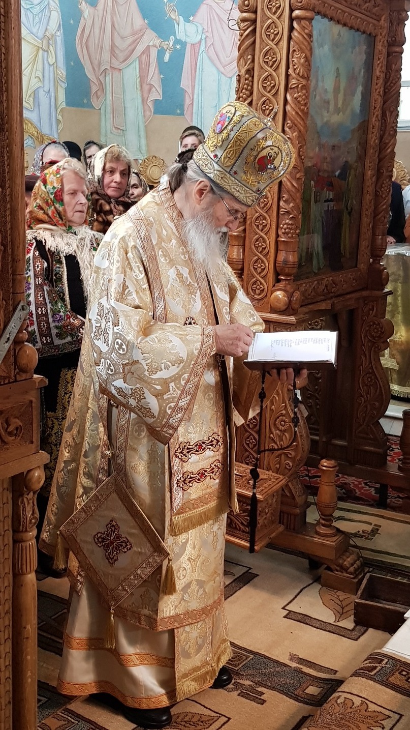 Liturghie arhierească la „Biserica dorneană de sub Runc”