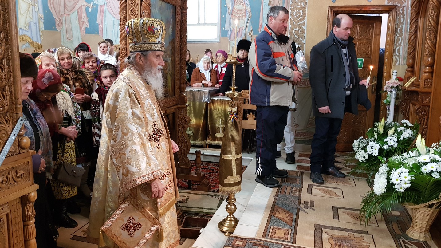 Liturghie arhierească la „Biserica dorneană de sub Runc”
