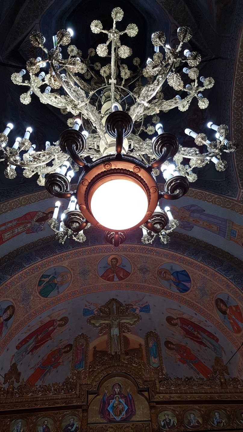 Liturghie arhierească la „Biserica dorneană de sub Runc”