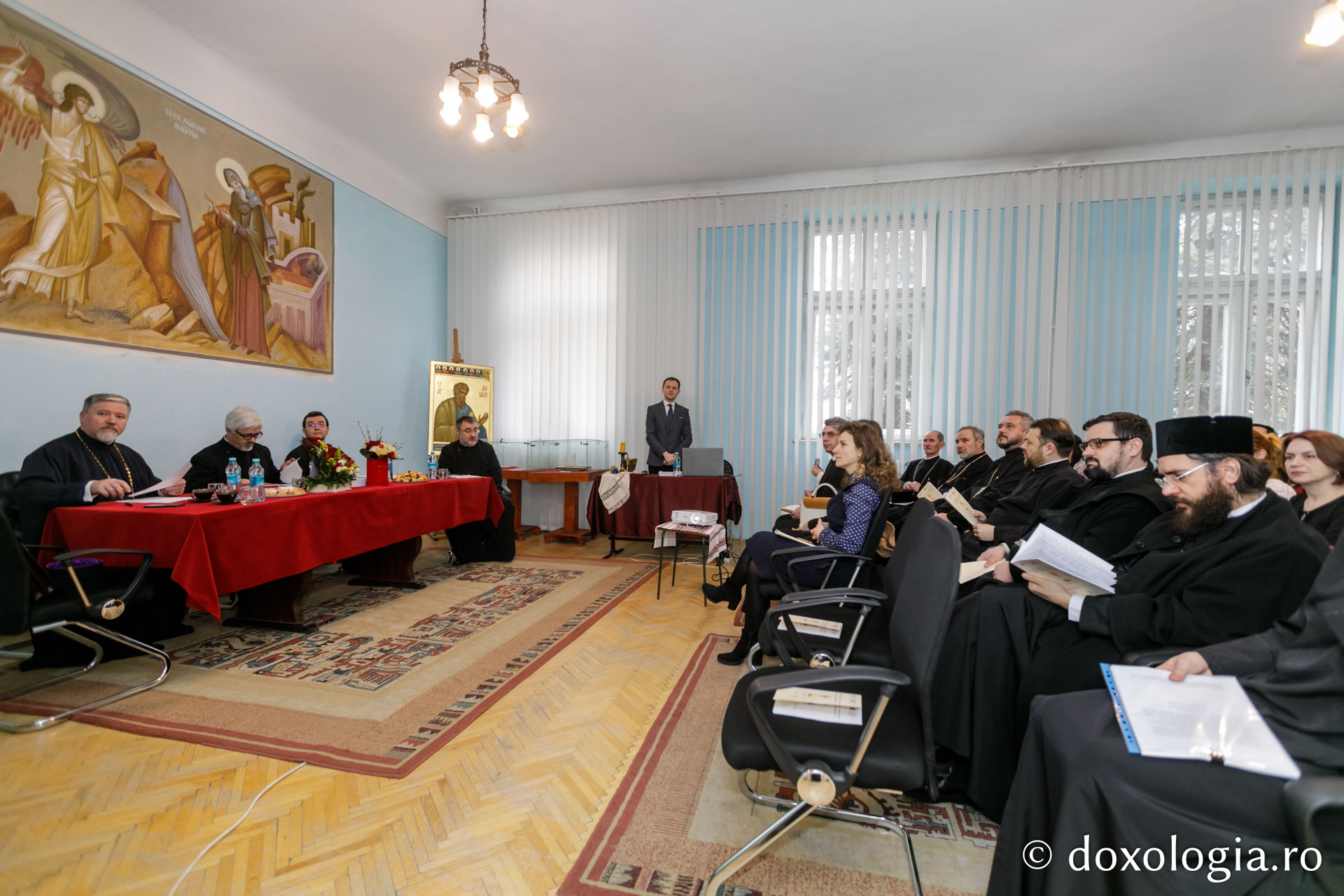 Foto: Pr. Silviu Cluci Redactorul coordonator al revistei ieșene „Teologie și Viață”, notat cu „Excelent” la susținerea tezei de doctorat