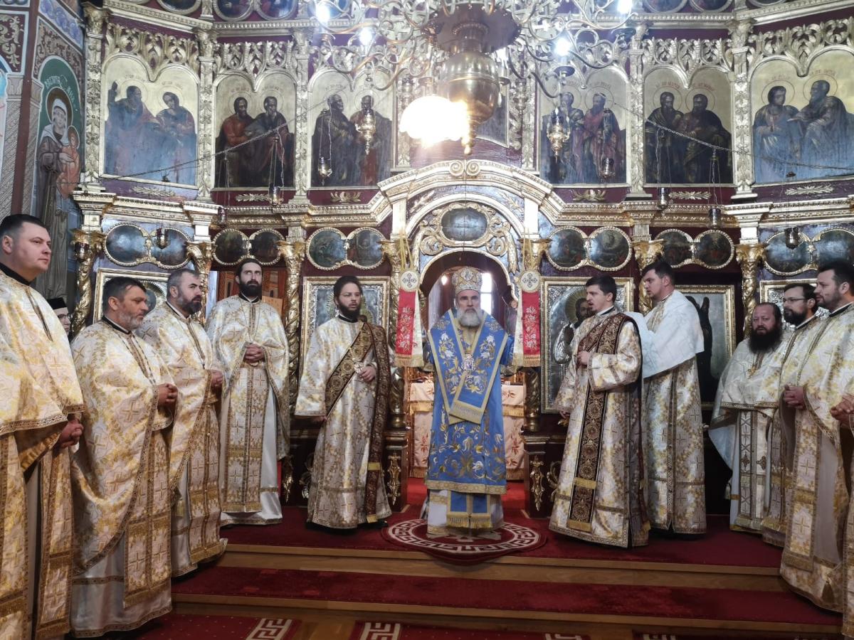 Liturghii arhiereşti la mănăstirile Berzunţi şi Giurgeni Liturghii arhiereşti la mănăstirile Berzunţi şi Giurgeni