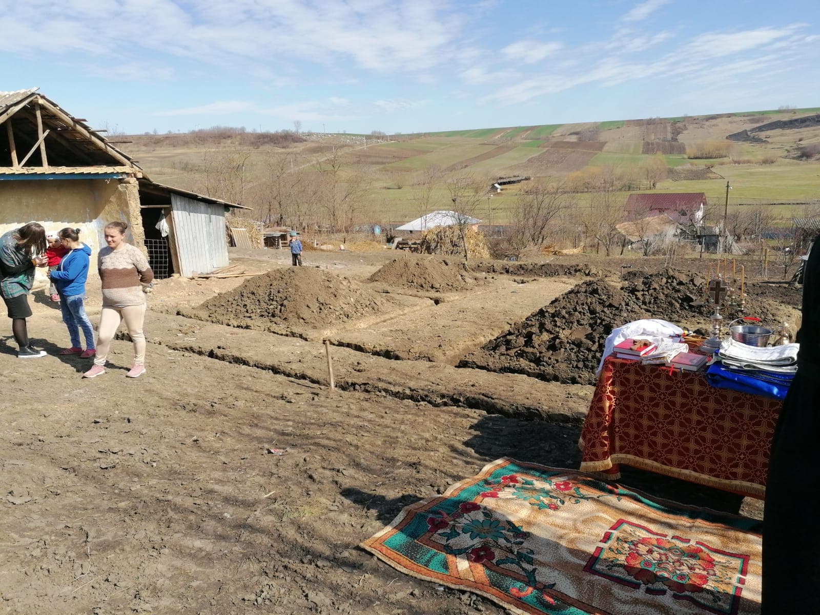 ASCOR Iași ridică o casă pentru o familie cu șapte membri