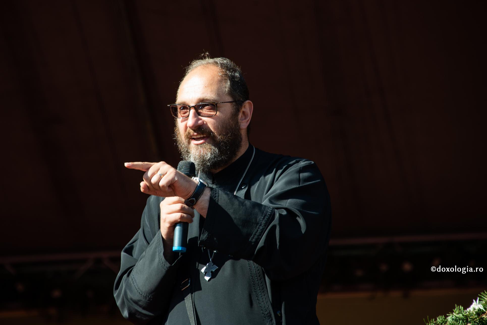 (Video) „Hristos nu a intrat în istoria lumii pe scara din dos” – Părintele Constantin Necula