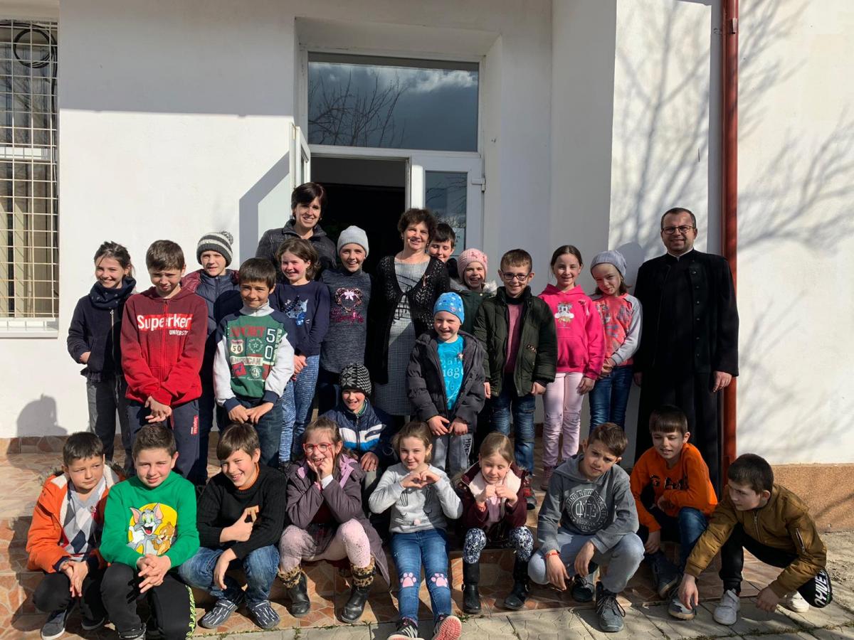 Recunoştinţă faţă de profesorii voluntari din Parohia Cernu