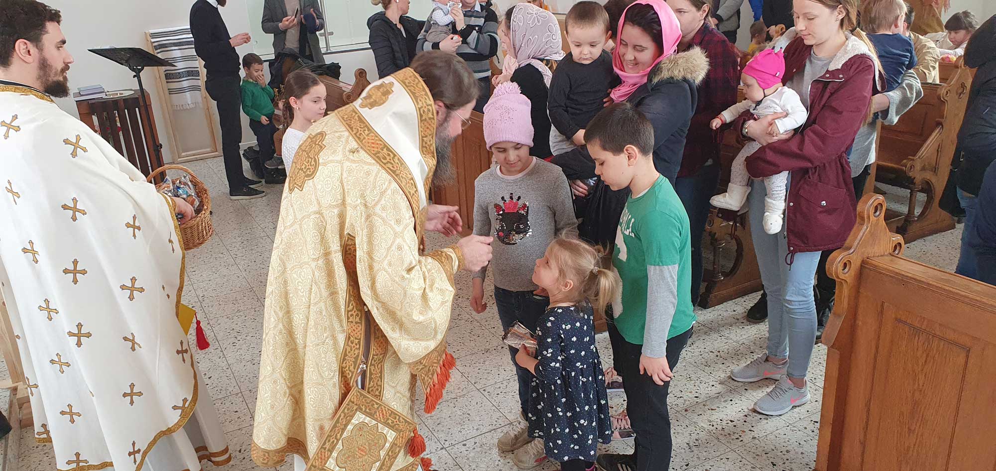 PS Macarie: „Să Îl iubim și să Îl urmăm pe Hristos pe Golgota părăsirii și pătimirii!”