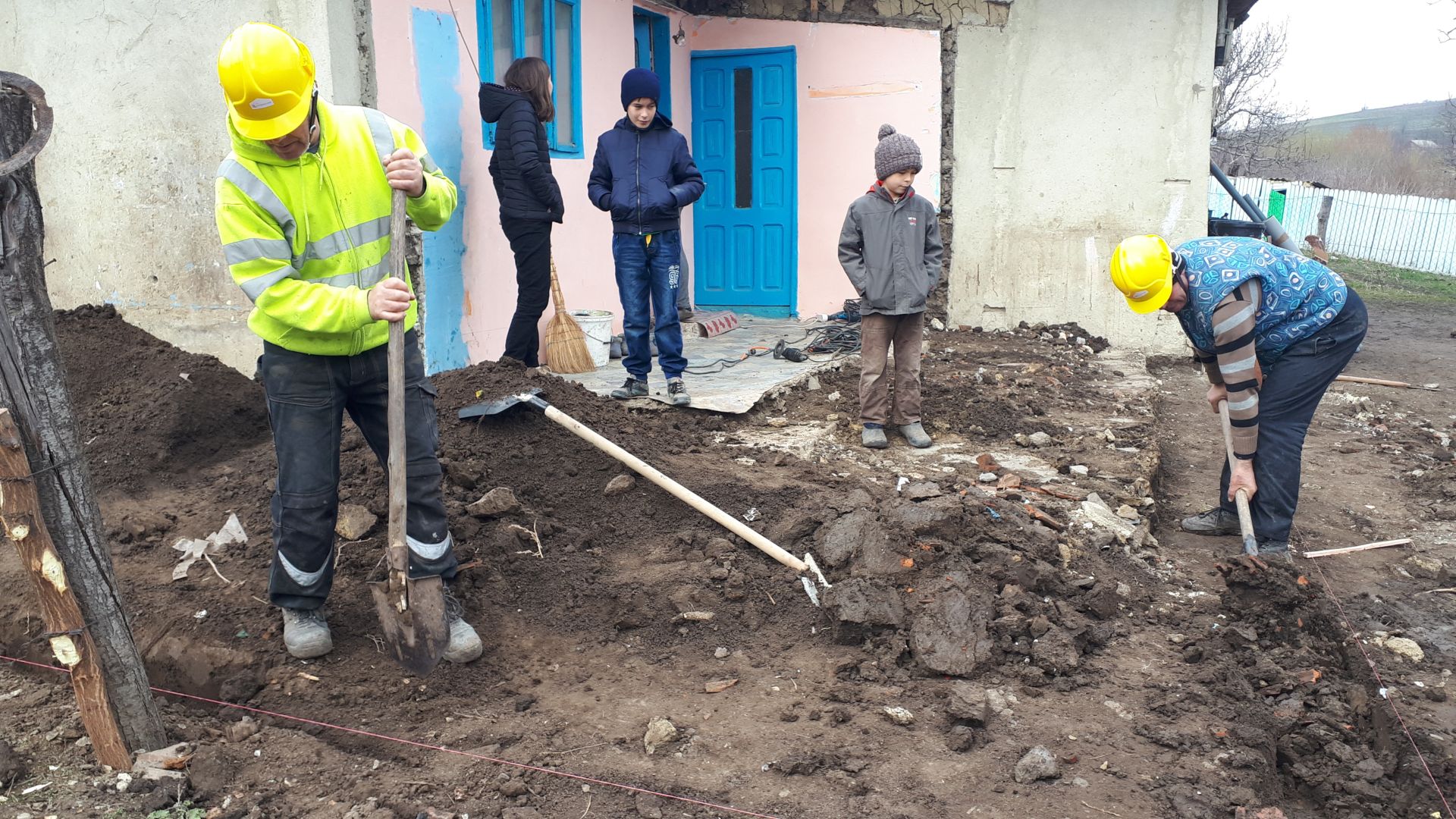 Primii copii fericiți în proiectul „Dar pentru copii”