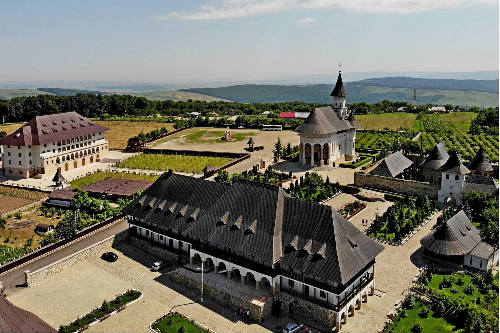 Mănăstirea Hadâmbu a împlinit trei decenii de la reactivare