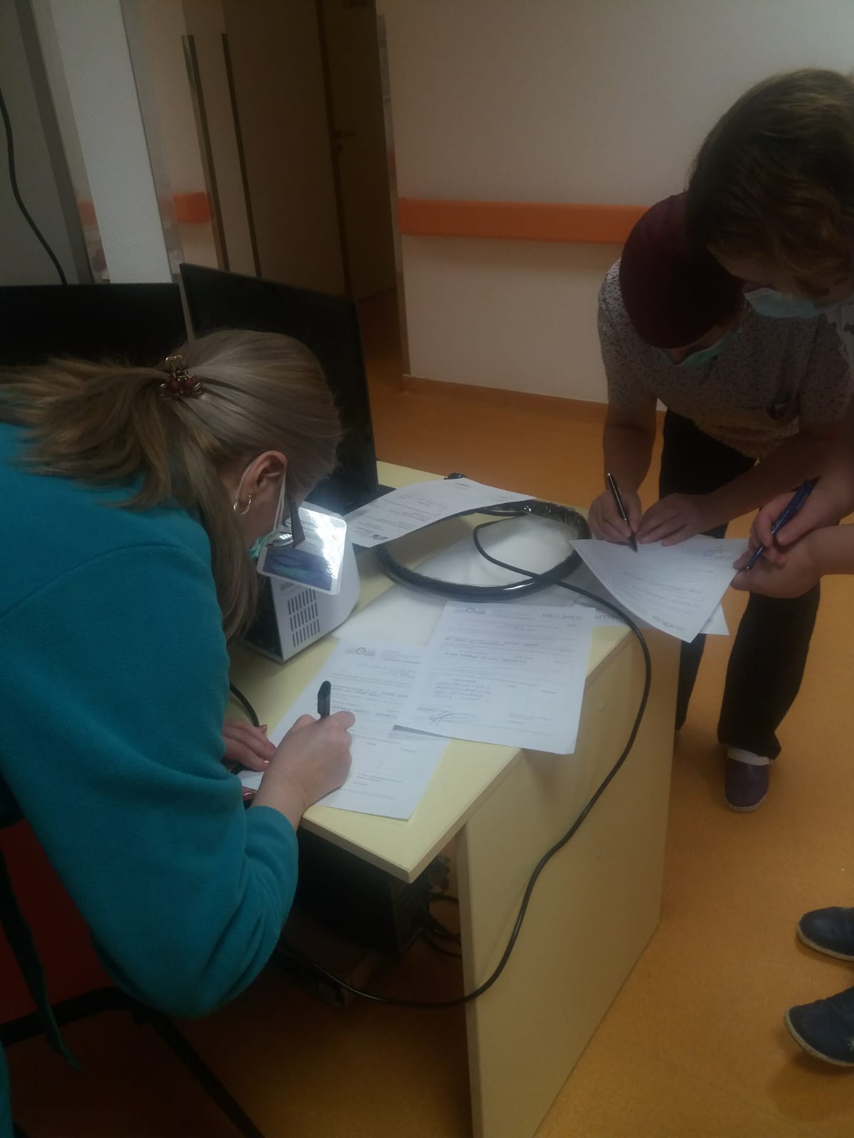 Lampă fototerapeutică pentru bebelușii din Piatra Neamț