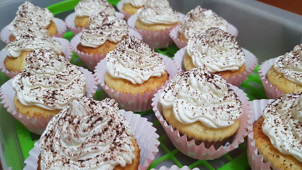 Târgul de prăjituri organizat de Studenți pentru Viață București pentru beneficiarii Centrului „Sf. Alexandra Împărăteasa”