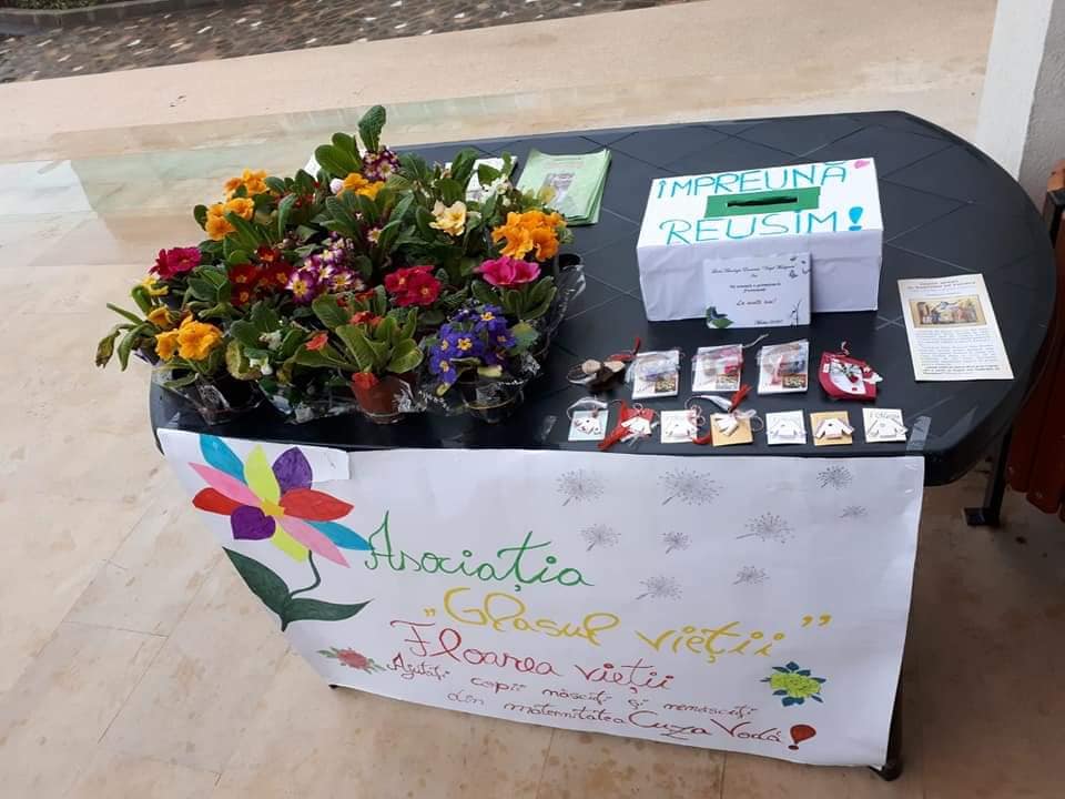 Campania „Floarea Vieţii”, în sprijinul mamelor şi copiilor nevoiaşi