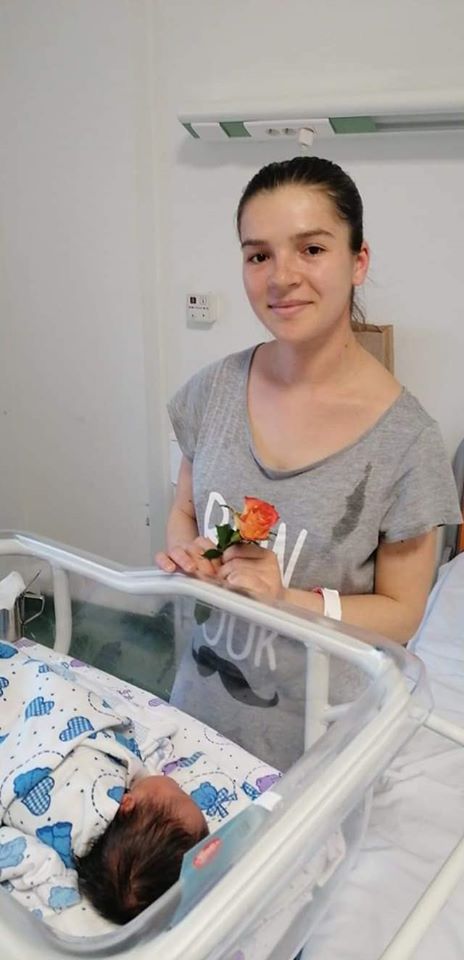 Campania „Floarea Vieţii”, în sprijinul mamelor şi copiilor nevoiaşi