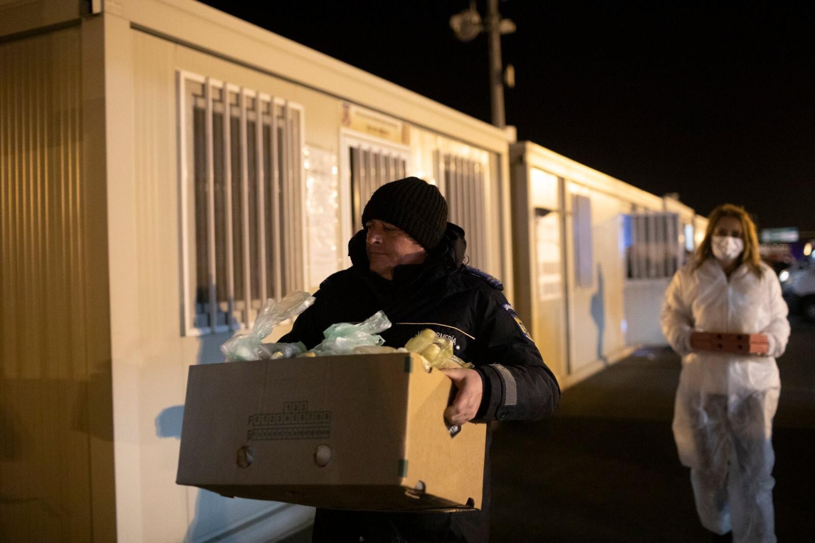 Monahiile de la Schitul Tămand au preparat 1200 de sarmale pentru lucrătorii de la Vama Nădlac II