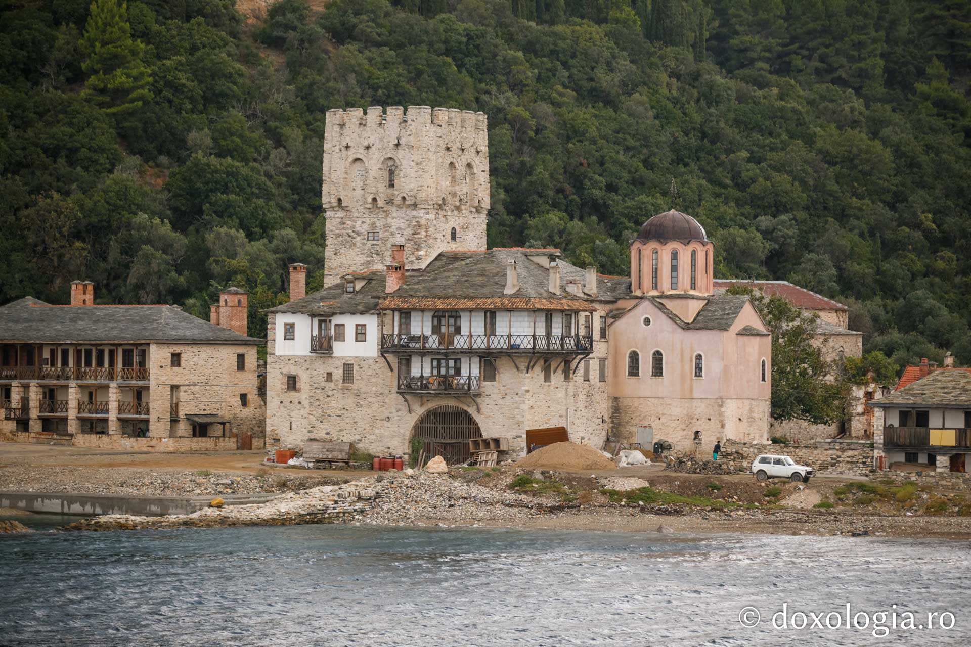 Arsanaua Mănăstirii Zografu – vedere de ansamblu / Foto: Pr. Silviu Cluci Arsanaua Mănăstirii Zografu